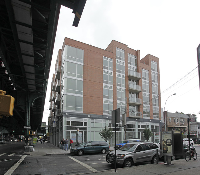 The Roosevelt in Woodside, NY - Foto de edificio - Building Photo