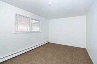 14122 S School St Riverdale, IL 60827 in Riverdale, IL - Foto de edificio - Building Photo