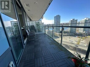 89 Nelson St in Vancouver, BC - Building Photo - Building Photo