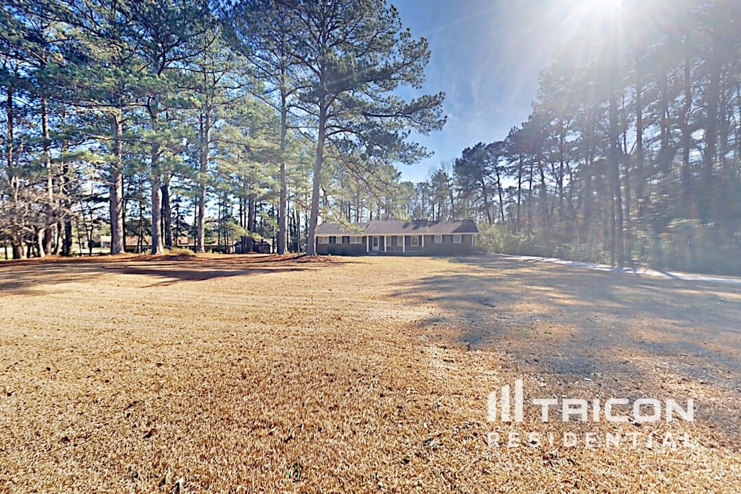 2895 Elizabeth Ln in Snellville, GA - Building Photo