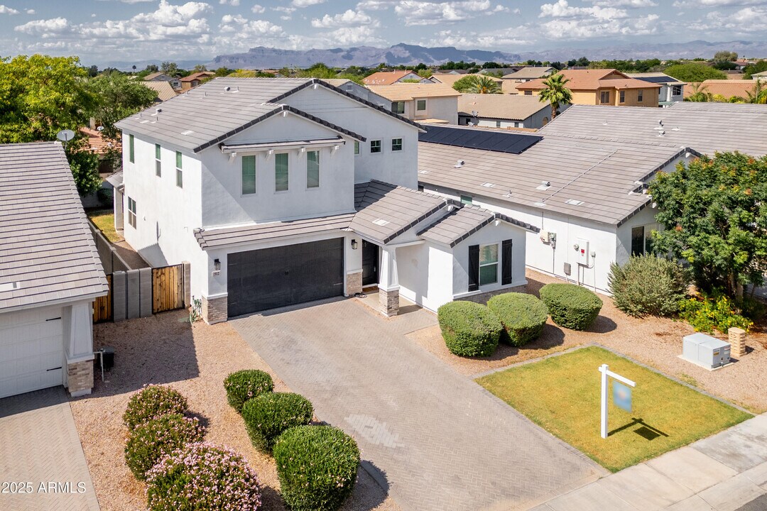 512 E Bamboo Ln in San Tan Valley, AZ - Foto de edificio