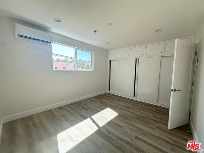 1462 S Wooster St in Los Angeles, CA - Building Photo - Building Photo