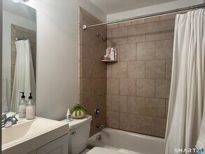 83 Valley Dr in New Milford, CT - Building Photo - Building Photo