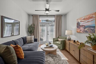 Eastpoint Apartments in Austin, TX - Foto de edificio - Building Photo