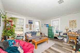 26 Cushing St in Dover, NH - Building Photo