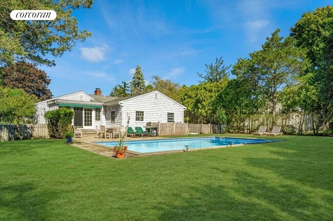 4 Barker Ln in Quogue, NY - Building Photo - Building Photo