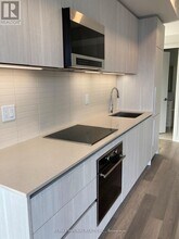 8 Cumberland St in Toronto, ON - Building Photo - Building Photo