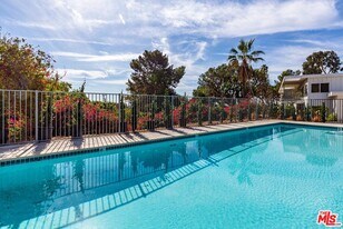 6465 Sycamore Meadows Dr in Malibu, CA - Building Photo