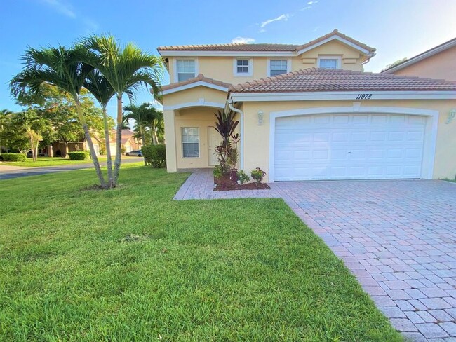 11978 Donlin Dr in Wellington, FL - Foto de edificio - Building Photo