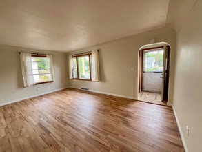 935 Colfax Ave in Grand Haven, MI - Building Photo - Building Photo