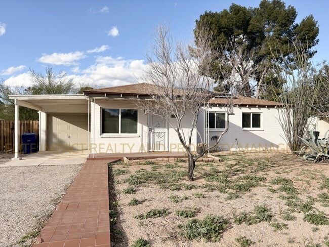 property at 5621 E Lester St