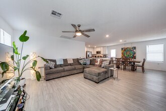 7335 London Ml in San Antonio, TX - Building Photo - Building Photo