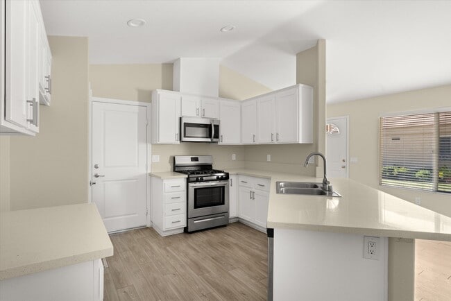 SINGLE STORY HOMES INSIDE GATED COMMUNITY in San Jacinto, CA - Building Photo - Building Photo