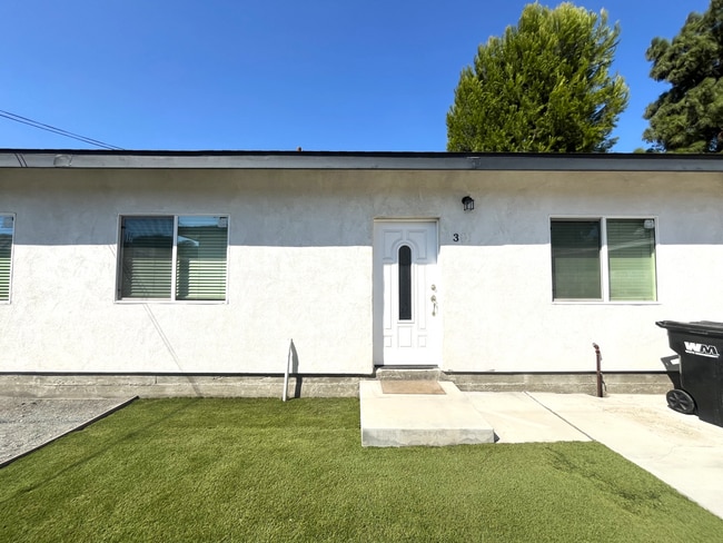 1057 Circle City Dr in Corona, CA - Building Photo - Building Photo