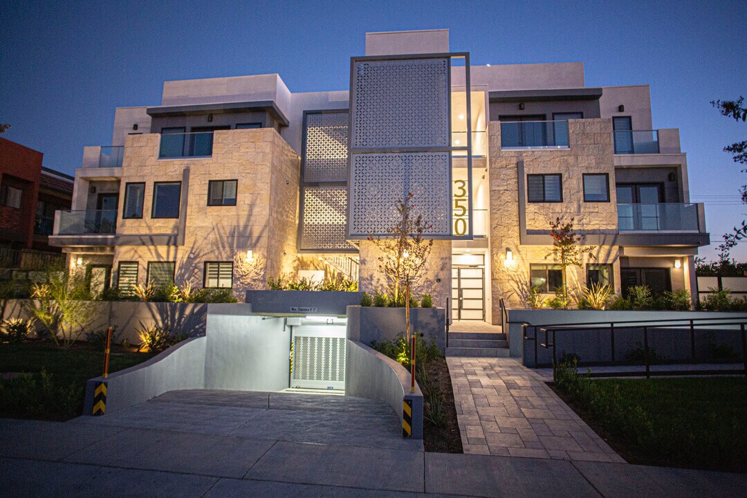 350 Salem St, Unit 204 in Glendale, CA - Building Photo