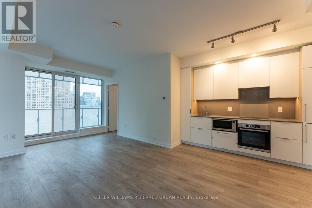 28-828 Freeland St in Toronto, ON - Building Photo