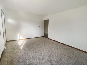 2300 Elmer Dr NE in Grand Rapids, MI - Building Photo - Building Photo