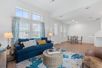 7913 Lennon Dr in Austin, TX - Foto de edificio - Building Photo