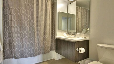 201 E 21st St, Unit 5 in New York, NY - Building Photo - Building Photo