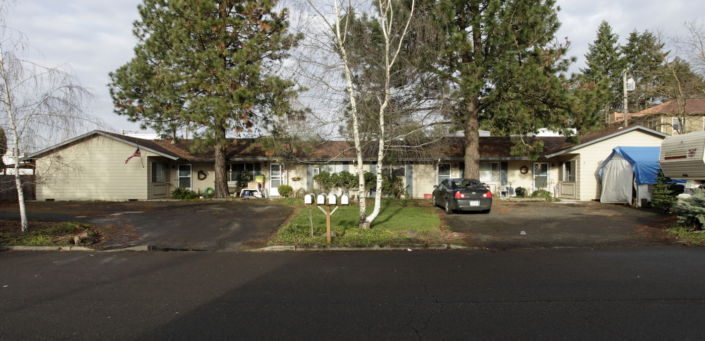 12455 SW Ash St in Tigard, OR - Building Photo