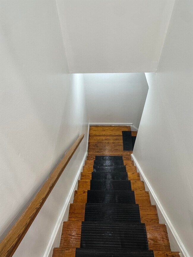 102 Garfield Ave in Jersey City, NJ - Building Photo - Building Photo
