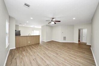 11015 Harston Dr in Tomball, TX - Building Photo - Building Photo