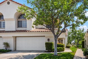 33 Calle Maria in Rancho Santa Margarita, CA - Building Photo