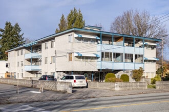 College Manor Mainstreet Apartments in Chilliwack, BC - Building Photo - Building Photo