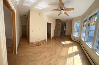 19 Hickok Pl, Unit 1 in Burlington, VT - Foto de edificio - Building Photo