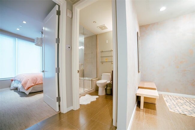 property at 200 N Congress Ave