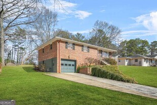 3207 Woodview Dr SE in Smyrna, GA - Building Photo