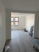 3406 30th Ave, Unit 3rd floor in Astoria, NY - Building Photo - Building Photo