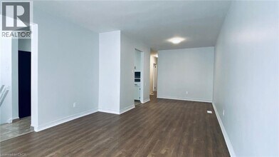 88 Longford Dr in Newmarket, ON - Building Photo - Building Photo