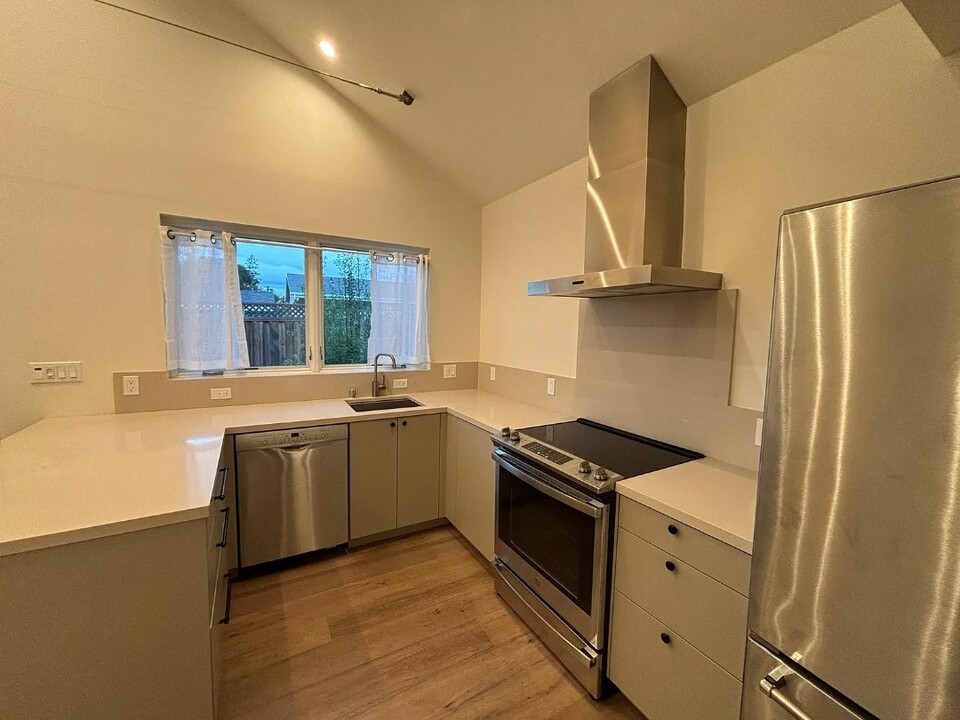 428B Sylvan Ave in San Mateo, CA - Foto de edificio
