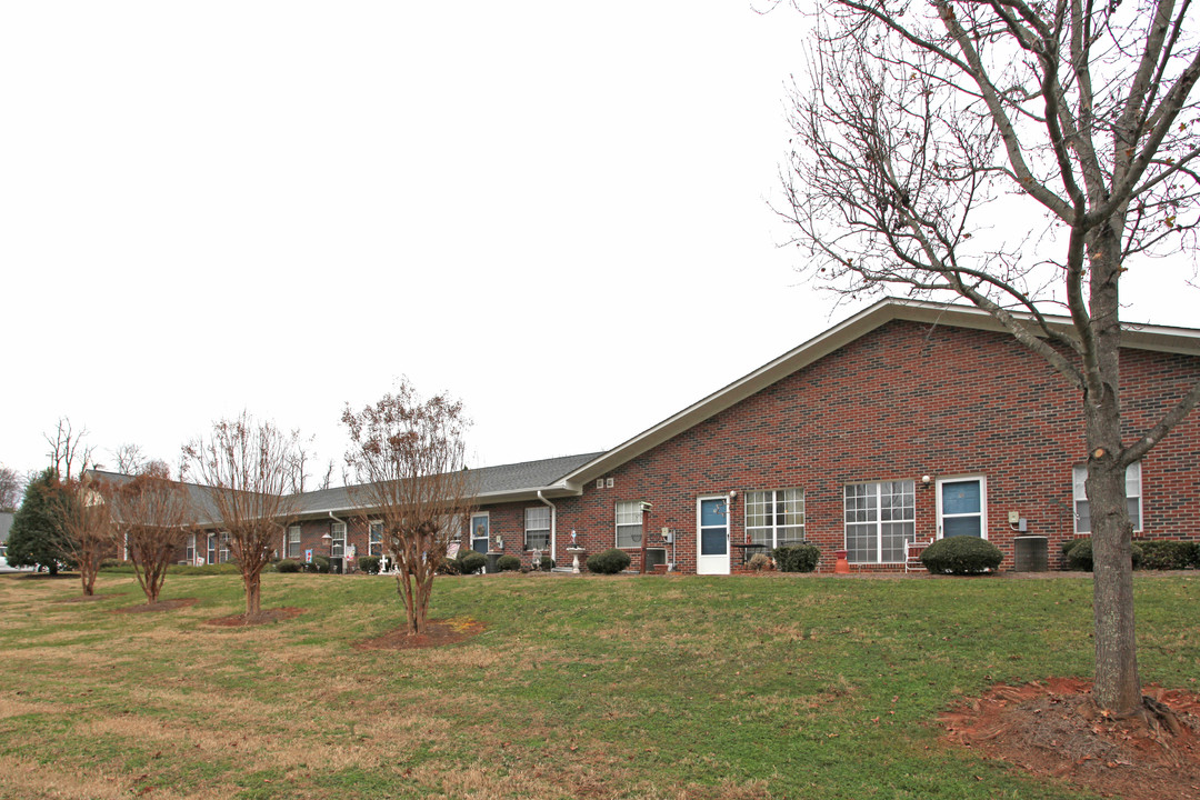 The Willows in Morganton, NC - Building Photo