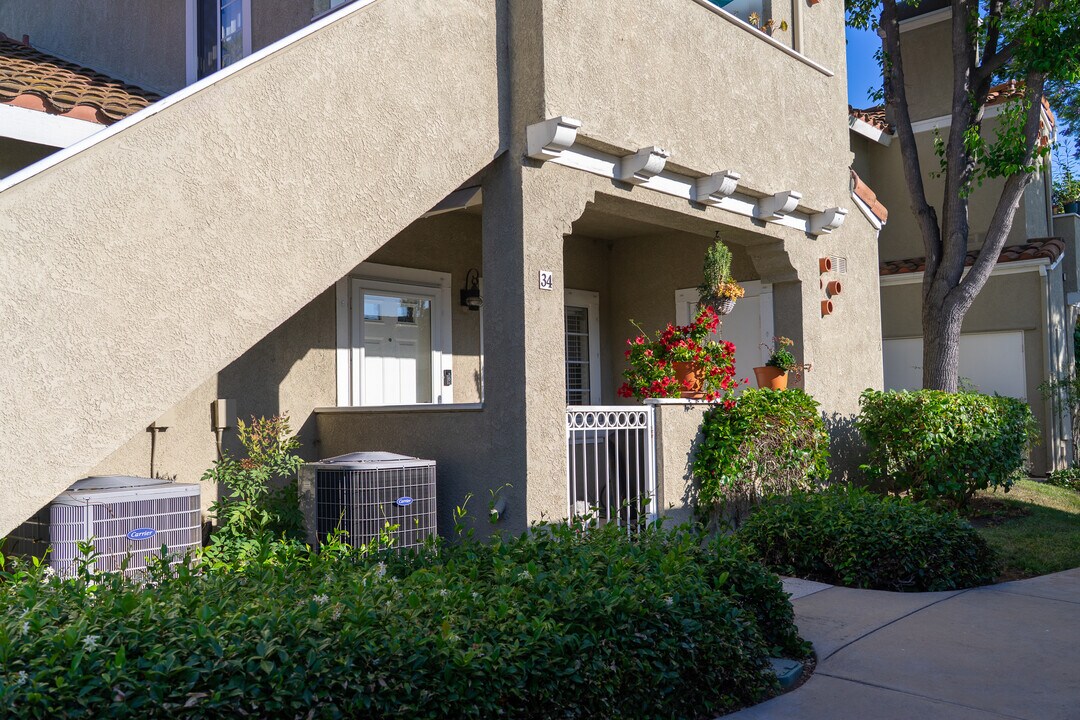 34 Via Meseta, Unit 34 in Rancho Santa Margarita, CA - Foto de edificio