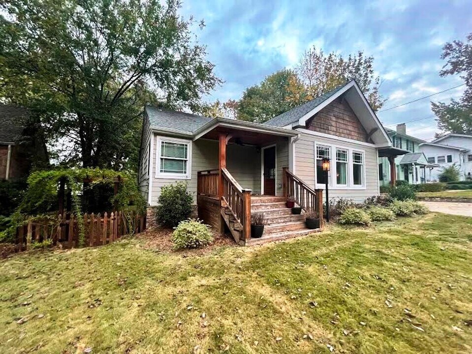 1610 Roseland Dr in Birmingham, AL - Building Photo
