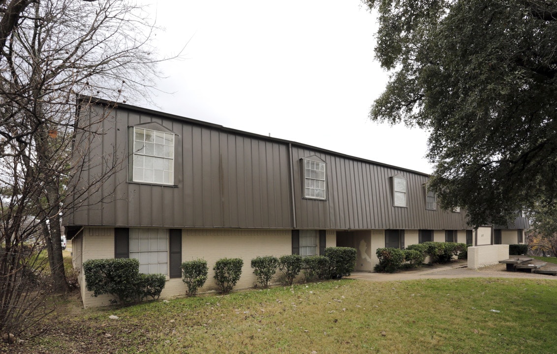 The 510 Apartments in Desoto, TX - Building Photo