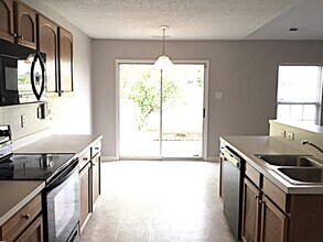 5060 Thornton Dr in Summerville, SC - Building Photo - Building Photo