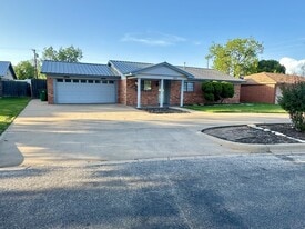 2631 Sunset Dr in Vernon, TX - Building Photo
