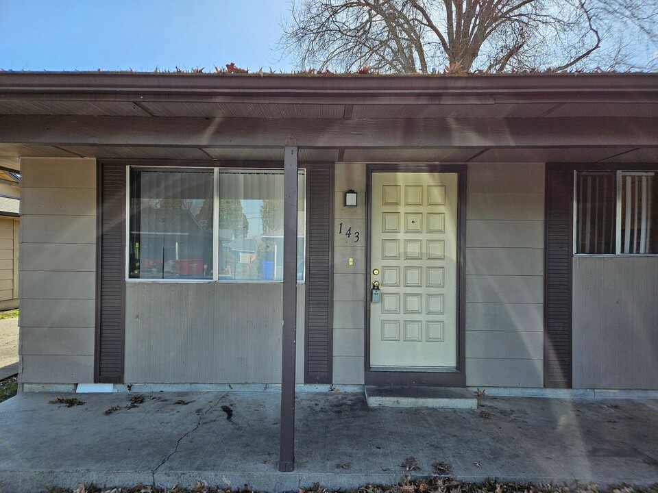 143 Connecticut Ave SE in Salem, OR - Foto de edificio