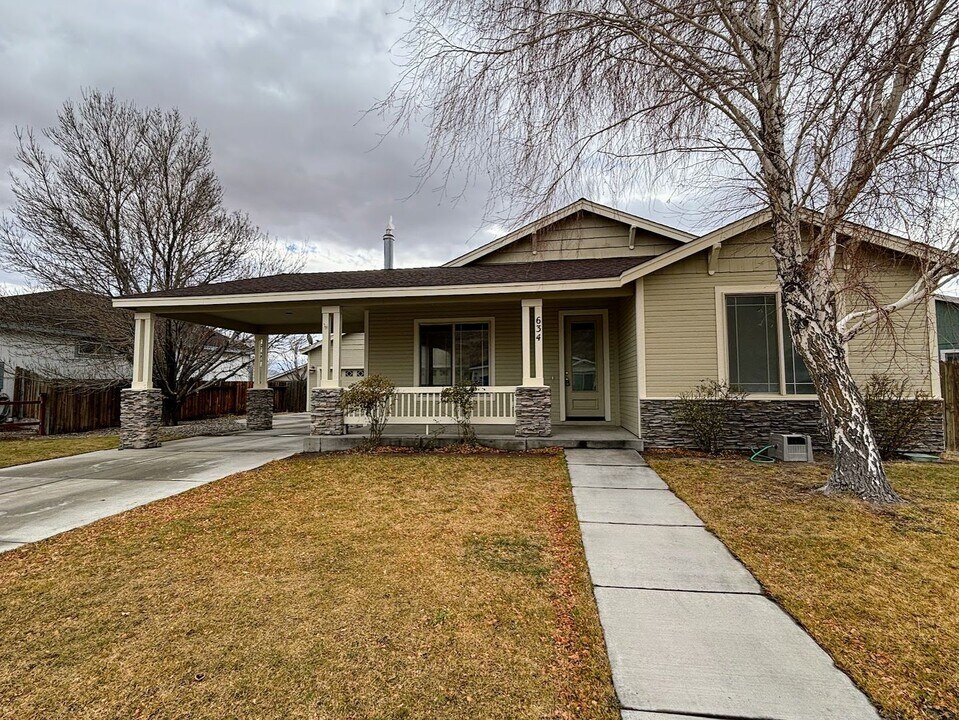 634 Rock Island Dr in Dayton, NV - Building Photo