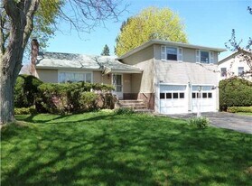 240 Maywood Dr in Rochester, NY - Building Photo