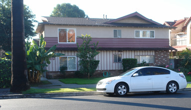 160 E Center St in Covina, CA - Building Photo - Building Photo