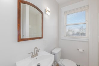 98 Knight St in Providence, RI - Building Photo - Interior Photo