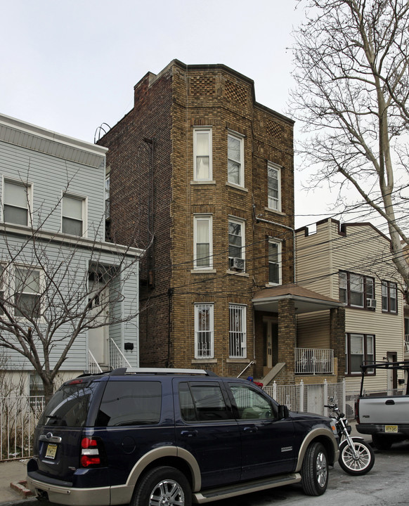 42 Poplar St in Jersey City, NJ - Building Photo