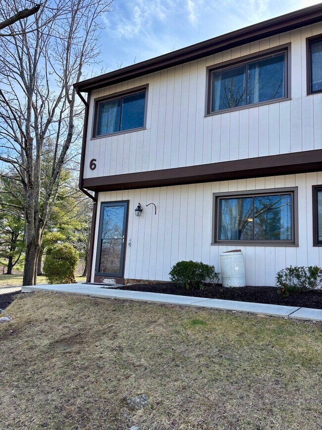 property at 27 Crows Nest Ln