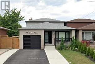 211 Green Rd in Hamilton, ON - Building Photo