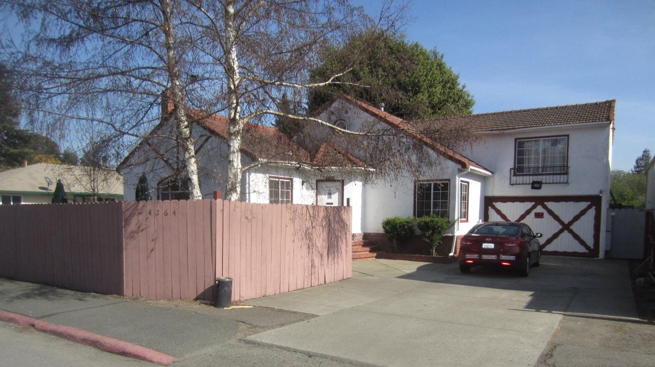 4264-4276 Appian Way in El Sobrante, CA - Building Photo