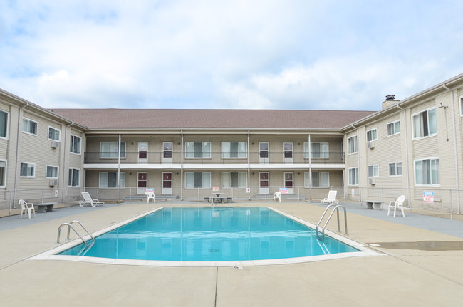 Sterling Troy Apartments in Sterling Heights, MI - Foto de edificio - Building Photo